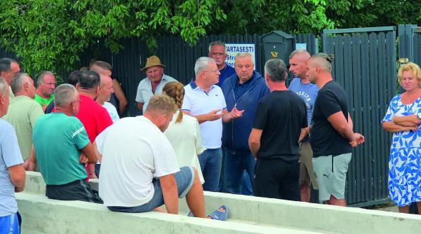 CNAIR e pericol public! Satul &bdquo;zidit&rdquo; de noul drum T&acirc;rgovi&#537;te-Sinaia. Drumarii au ridicat parapete &icirc;n fa&#539;a cur&#539;ilor