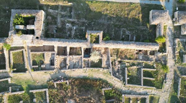 tezaur peste 40 monede antice podoabe aur descoperit histria