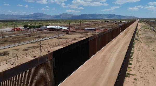 trump ordona vopsire zid granita mexic negru fierbinte imigranti