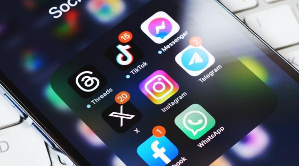 De unde iau lumină românii pe teme medicale: Părinții - de pe Facebook, tinerii - de pe TikTok și Instagram