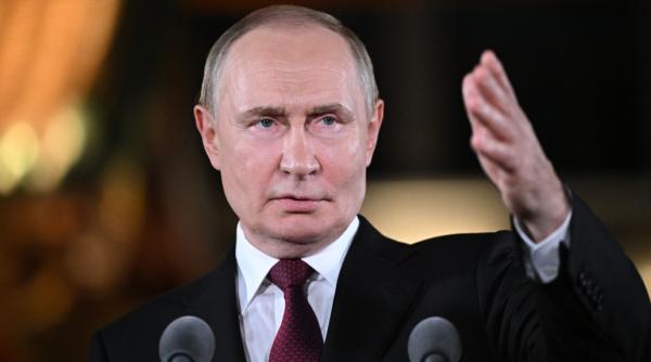 Putin poziva rusko letalsko-vesoljsko industrijo k razvoju raketnih motorjev