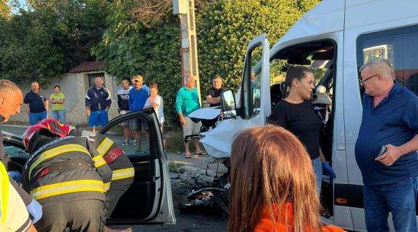 Accident grav între o mașină și un microbuz la ieșirea din Mangalia. A fost activat planul roșu!