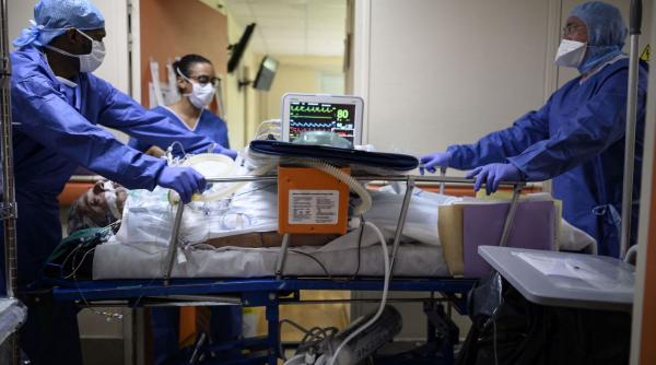 Tragedie la Spitalul Județean de Urgență Reșița. Un bărbat, care urma să fie internat, a murit după ce i s-a făcut rău pe scări