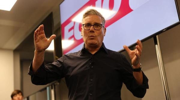 keir starmer face eforturi disperate contracara ascensiunea partidului reform uk