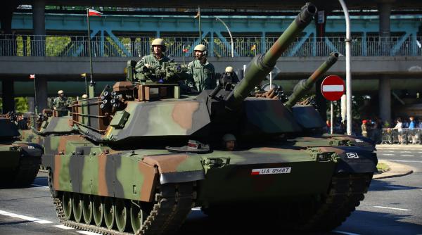 Românii vor trebui să plătească miliarde de dolari pentru înarmare. MApN vrea să cumpere sute de tancuri Abrams