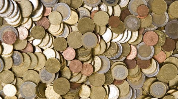 Monede și bancnote autentice din toată lumea, într-o colecție unică: „România a fost printre primele țări cu bancnote din plastic”