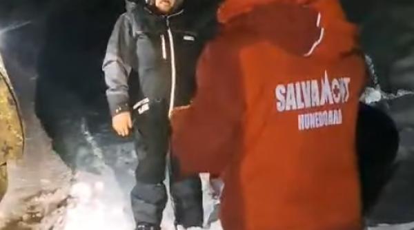 Turiști polonezi, blocați în zăpadă, într-un gol alpin din zona Plaiul Muierii