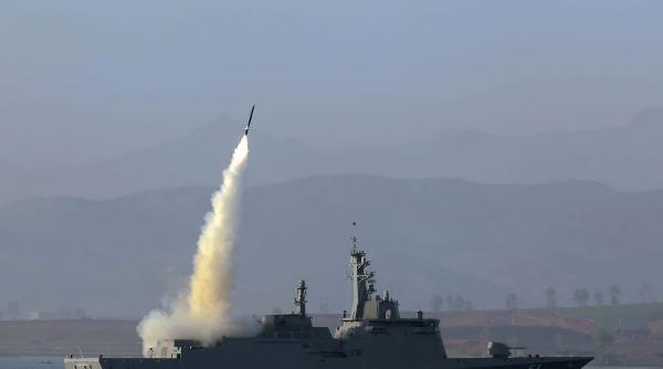 Cursa înarmării. Kim Jong Un a inspectat cel mai mare distrugător al Coreei de Nord, echipat cu arme nucleare