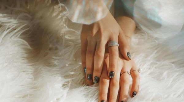 Puterea accesoriilor: Cum îți influențează bijuteriile starea de spirit și încrederea de sine