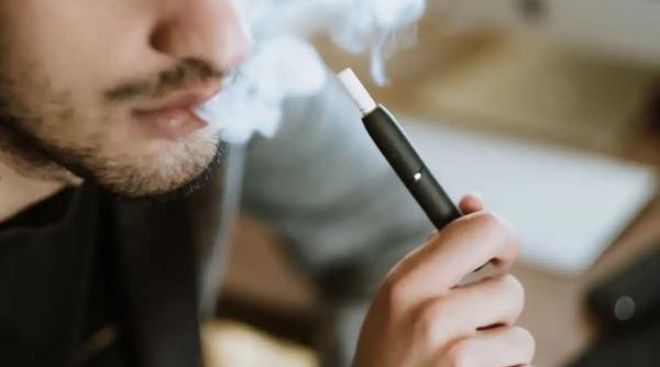 Țigările electronice creează o nouă generație de dependenți. 15 milioane de copii vapează