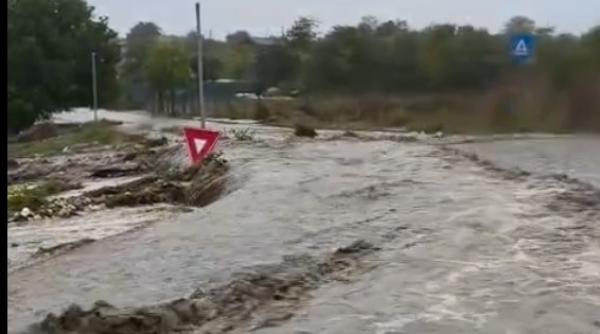 Viitură la Tulcea: Circulație restricționată pe DN 222A, între Nifon și Hamcearca