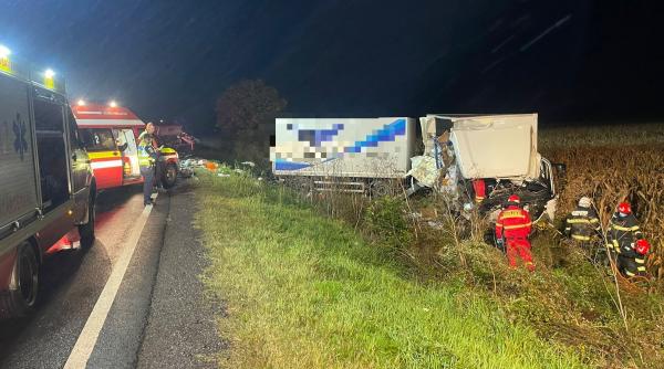 Accident mortal în Mureș, între o autobasculantă și un autocamion de transport colete