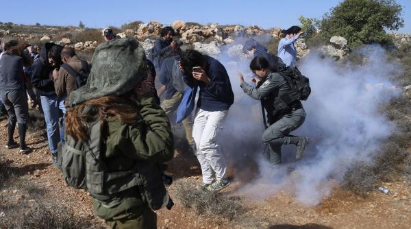 Israelienii îi alungă pe palestinieni din Cisiordania. Coloniștii i-au atacat pe fermieri pentru a-i forța să-și părăsească terenurile