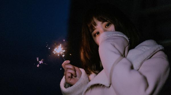 Cei născuți în Decembrie: generozitatea care luminează lumea