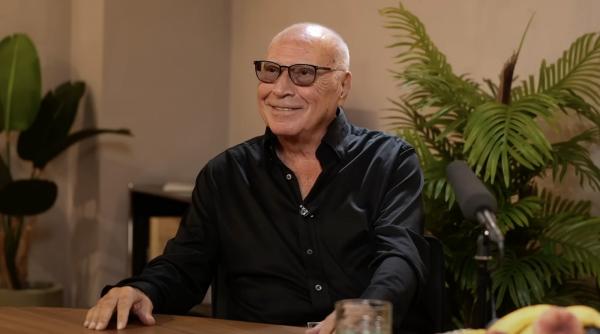 Povestea emoționantă a copilăriei lui Dan Voiculescu. Ce a învățat de la părinți, în podcastul „Fain&amp;Simplu” cu Mihai Morar