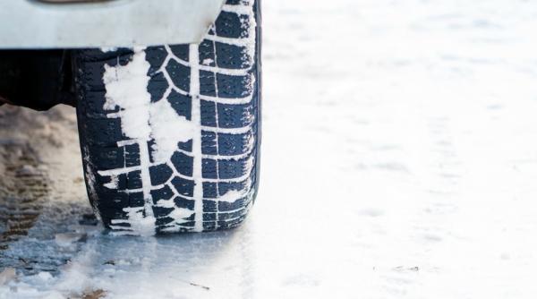 Romuni zaradi pričakovanih podražitev pohiteli z nakupom zimskih pnevmatik