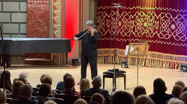 Violonistul Liviu Prunaru revine, în octombrie, cu ediția de toamnă a Turneului Național Concertmaestro cu trei recitaluri la Roma, în Italia, la Deva şi Alba Iulia