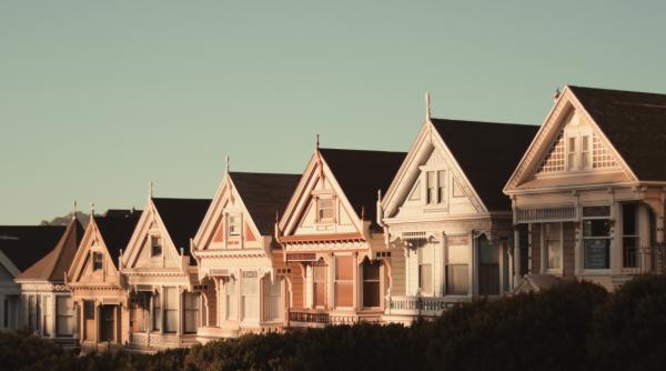 Românii redescoperă vânzarea directă: cum să vinzi rapid, fără intermediari