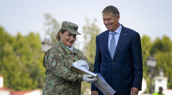 Albumul foto cu politicieni al generalului Florentina Ioniță