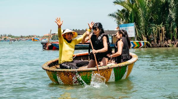 Asia Express ajunge diseară în orașul luminilor: Hoi An, una dintre cele mai spectaculoase destinații din Vietnam