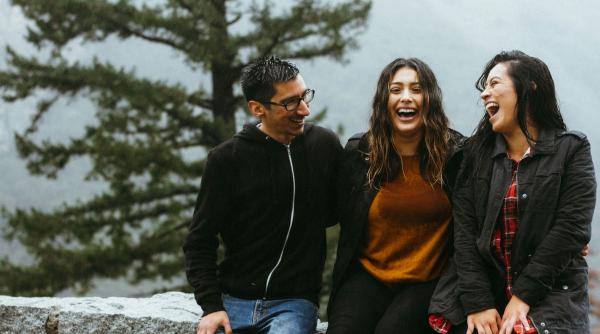 Trei semne zodiacale care își găsesc prietenii sufletului abia la maturitate