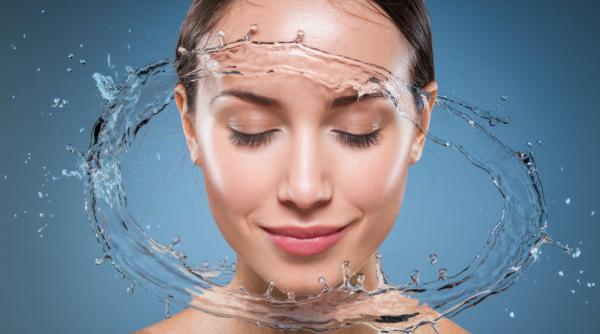 Dincolo de acidul hialuronic: 7 ingrediente eficiente pentru hidratarea pielii