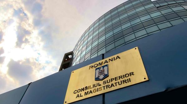 Referendumul propus de USR și PNL, „mort” din fașă: Revizuirea Constituției din cauza deciziilor CCR pe pensiile judecătorilor și procurorilor, imposibil de realizat