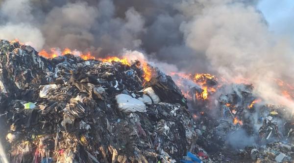 Incendiu cu degajări masive de fum la Ariceştii Rahtivani. A fost emis un mesaj RO-ALERT