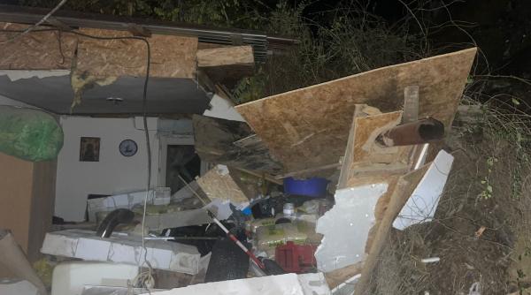 Alertă la Tulcea: Un mal de pământ s-a prăbușit peste o casă