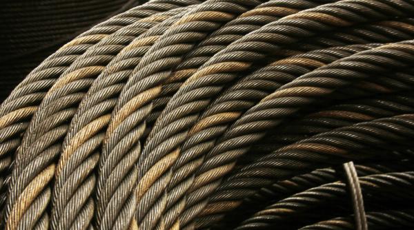 Ghid practic: cablu de oțel sau alternative pentru ridicarea sarcinilor grele