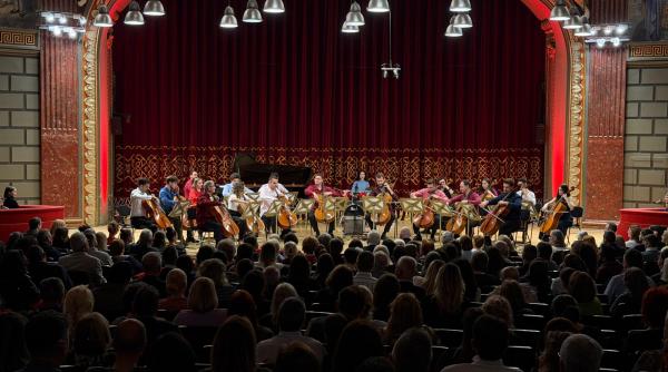 Violoncellissimo, în al 7-lea turneu naţional, a cucerit publicul din întreaga țară. Turneul  Național Clasic la puterea a treia se încheie la Iași, pe 8 noiembrie, la Palatul Culturii