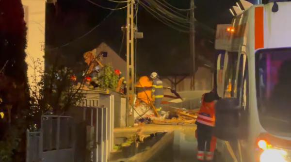 Explozie devastatoare la o casă din Dej: O persoană a dispărut sub dărâmături