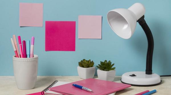 Iluminatul corect pentru birou: cum să eviți oboseala ochilor