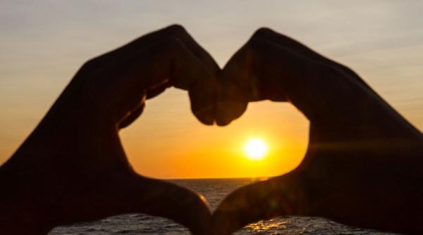 Așa cucerești orice zodie! Gestul romantic care îi va face inima să bată nebunește