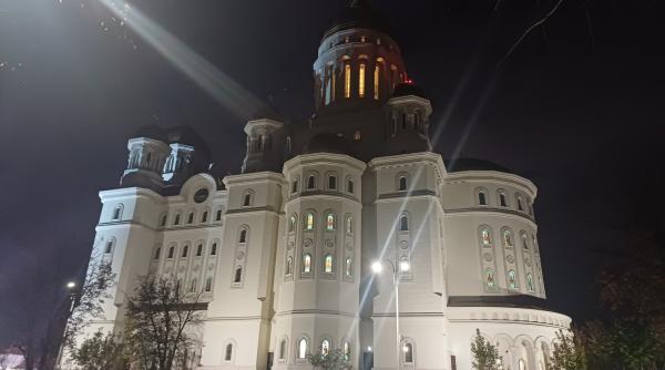 Patriarhia: Peste 290.000 de persoane au trecut, în zece zile, prin Altarul Catedralei Naţionale pentru a se închina