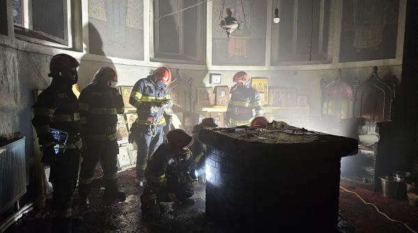 A luat foc biserica &quot;Adormirea Maicii Domnului&quot; din Dorohoi