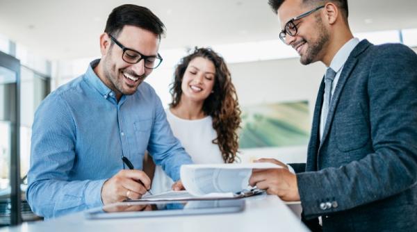 Contract de vânzare-cumpărare auto: Pași și informații pentru cumpărători