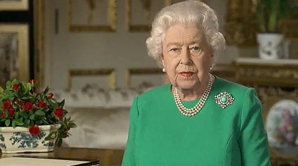 palatul buckingham cea mai mare expozitie dedicata stilului reginei elisabeta a ii a