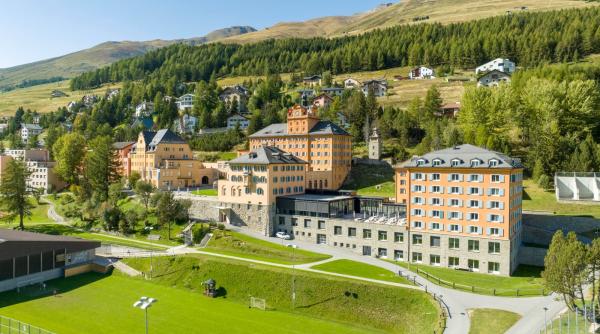 Zeci de licee internaționale de top vor elevi români. Cât costă taxele de școlarizare în cele mai prestigioase instituții educaționale