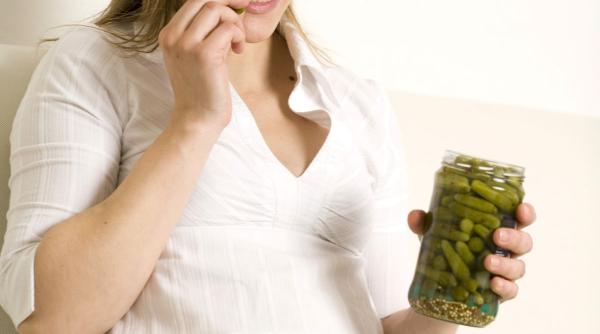 Murăturile – deliciul care îți curăță organismul! Ce se întâmplă dacă mănânci zilnic castraveți și varză murată