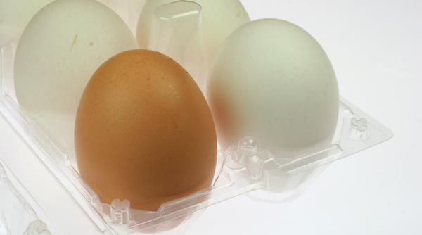 Criză de ouă în unele magazine. Ministrul Agriculturii cere intervenția Consiliului Concurenței