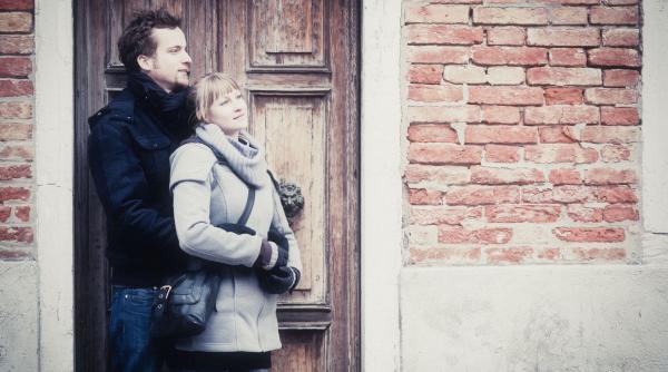 Descoperă limbajul iubirii în funcție de data nașterii: ce spune numerologia despre stilul tău romantic