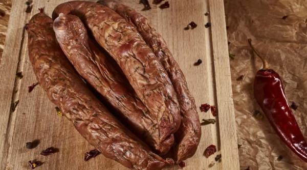 „Cârnații din topor din Vâlcea”, noua vedetă gastronomică a României: produs protejat la nivel european