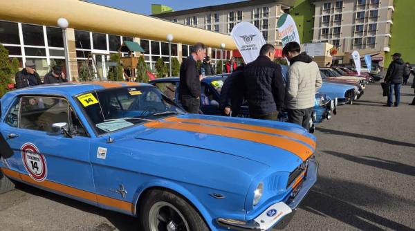 Totul pe noapte X Tommy Hilfiger 2025 – Primul raliu de regularitate nocturn cu autovehicule istorice din România a luat startul pe 15 noiembrie!