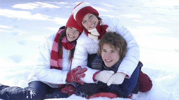 Horoscop decembrie 2025: Previziuni complete pentru toate zodiile – Dragoste, bani, carieră