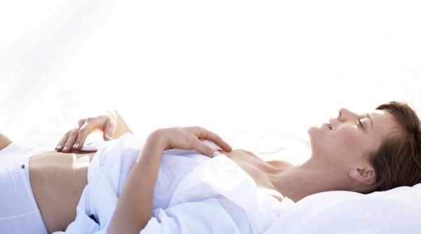 Exercițiul care te face să dormi ca un prunc! Cercetătorii au descoperit soluția surpriză