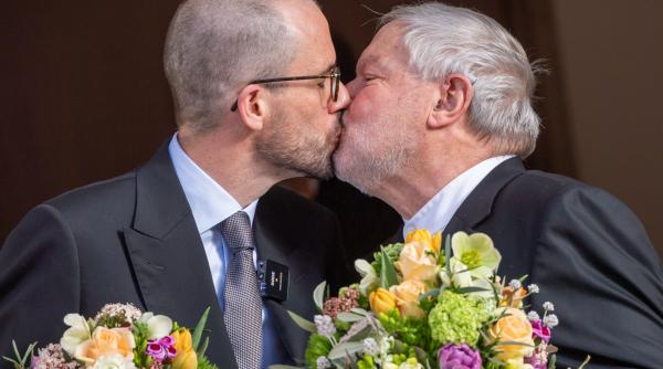 CJUE a decis că statele membre trebuie să recunoască căsătoriile între persoane de același sex