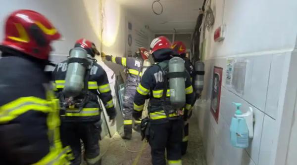 Incendiu la Spitalul Județean Reșița: fum dens, Planul Roșu activat și pacienți evacuați