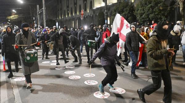 Arma chimică interzisă din Primul Război Mondial folosită în Georgia. Protestatarii au arsuri
