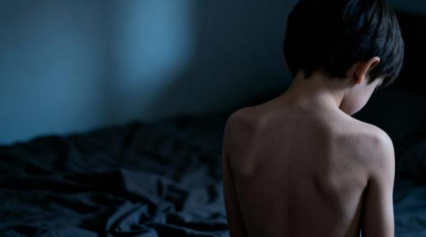 Copil de 10 ani, violat de un coleg. Nenorocirea s-a petrecut într-un centru pentru minori din Craiova